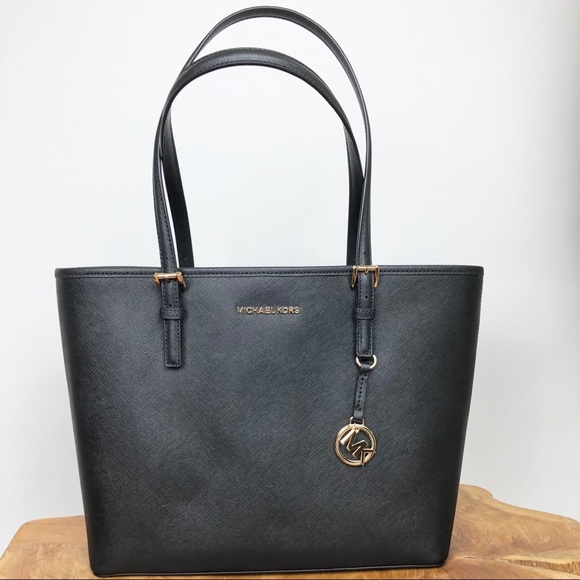 Michael Kors Handbags - NWT Michael Kors Medium Carryall Tote Jet Set